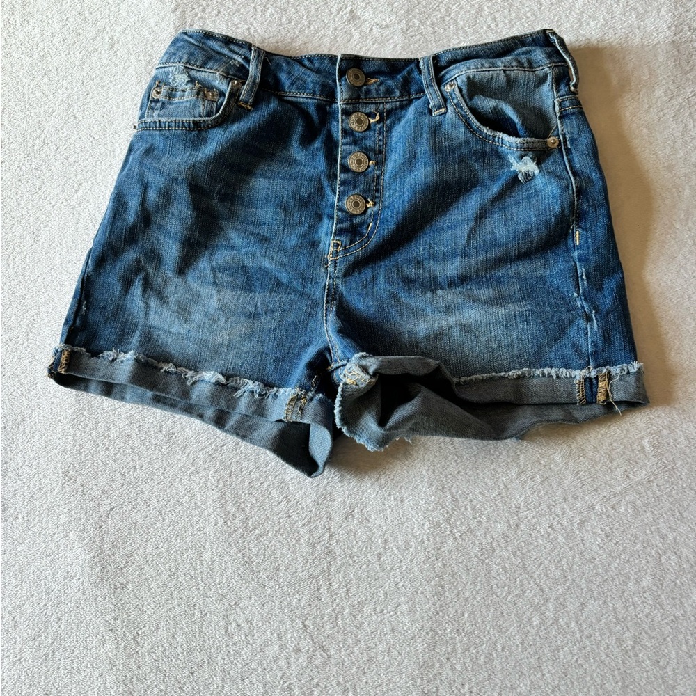 Denim ripped blue shorts